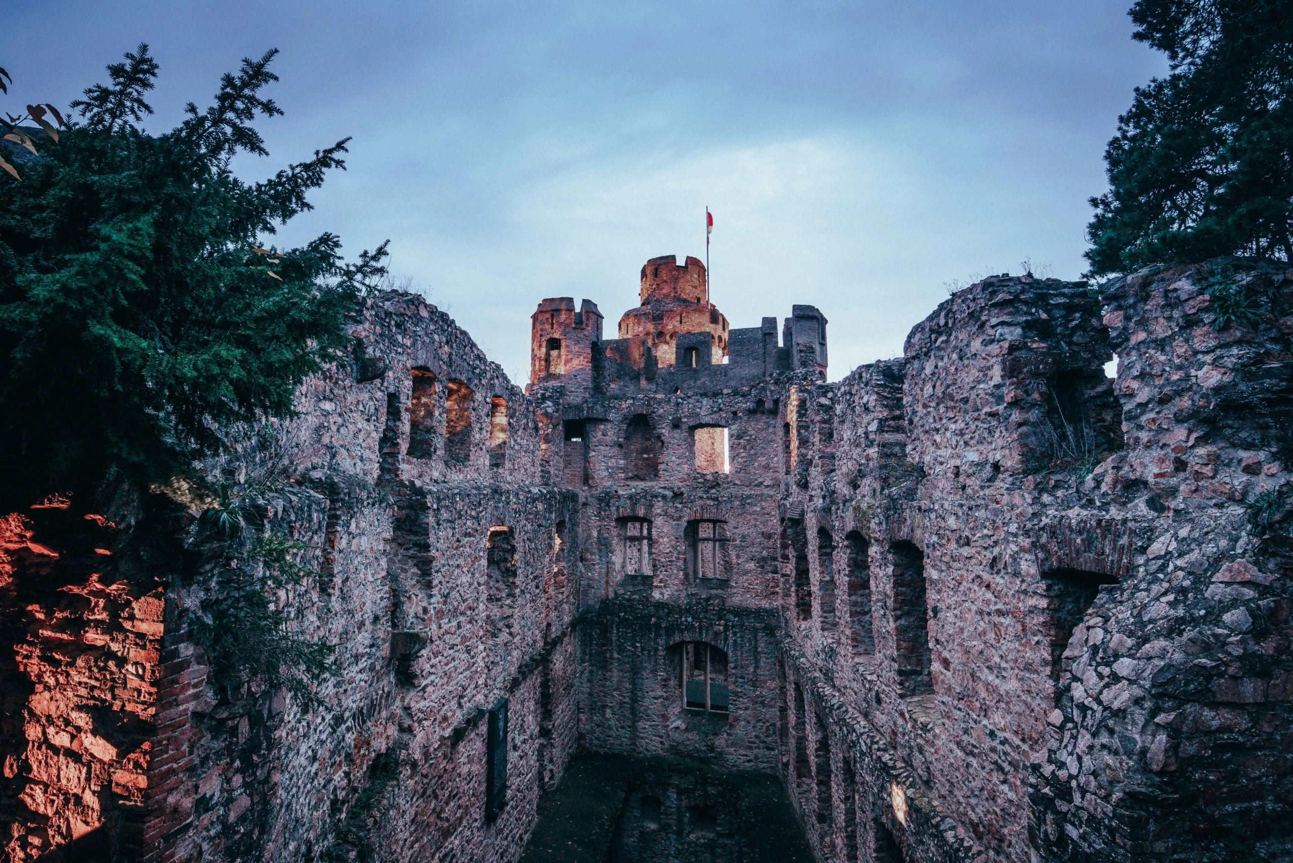 Erfahre mehr über die besten Aussichtspunkte in Bensheim. Vom Luginsland bis zum Bismarckturm – erlebe einzigartige Panoramen und historische Highlights.